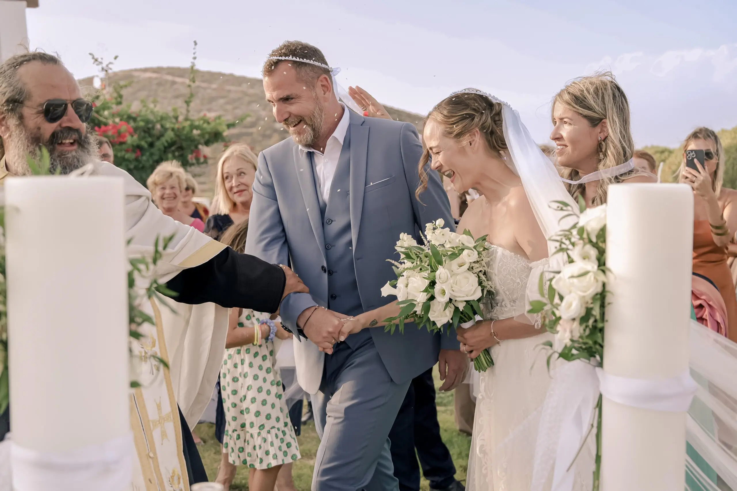wedding-ceremony-paros-couple-exchanging-vows