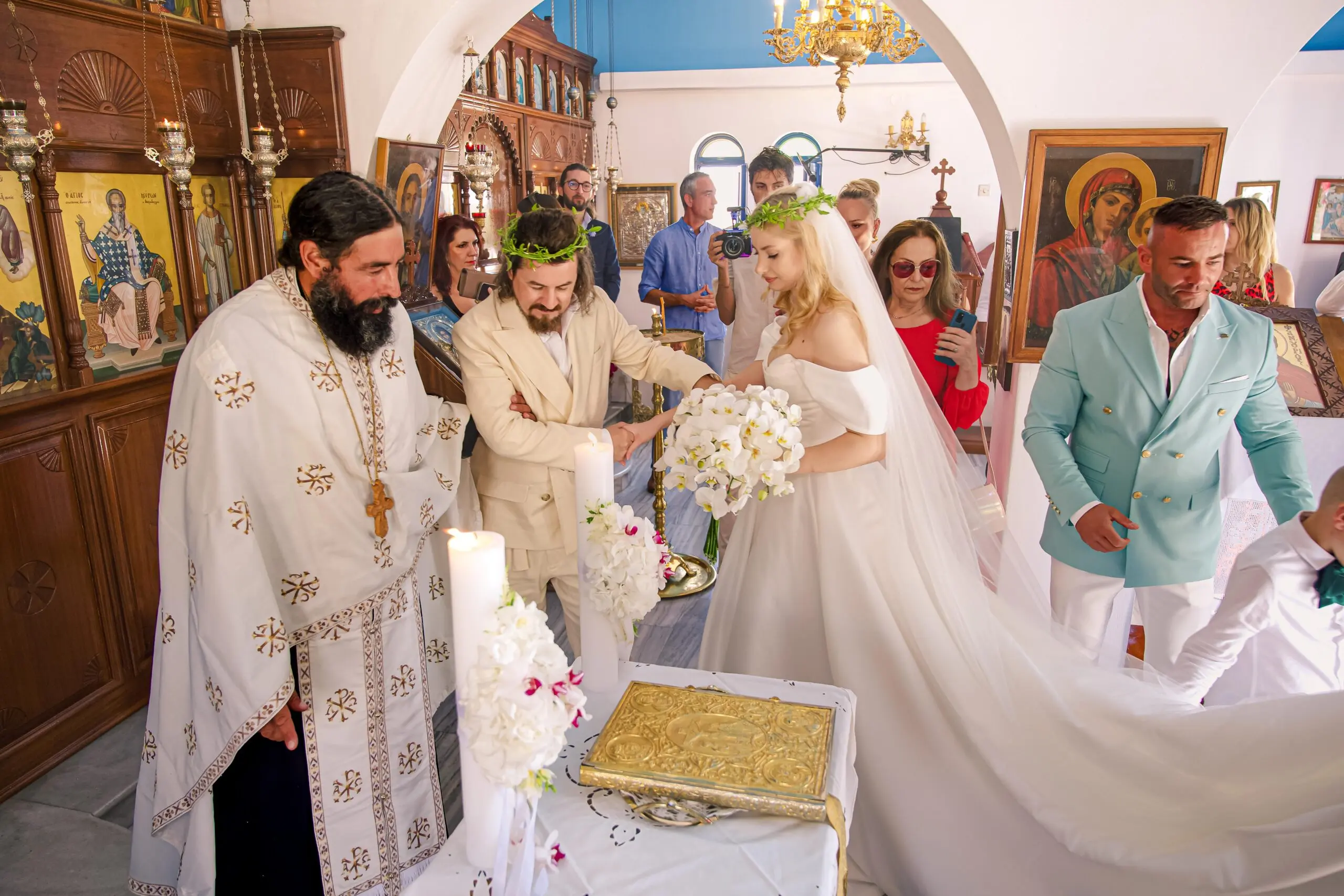 wedding-ceremony-paros-orthodox-priest-couple